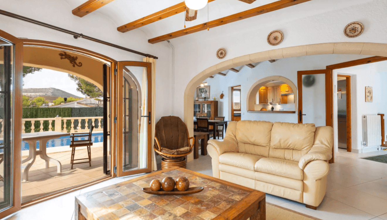 Salón luminoso y acogedor