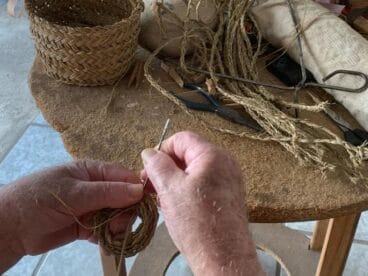 Trabajando el esparto en Xàbia