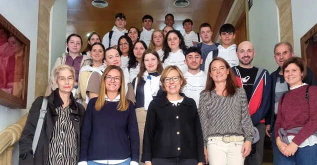 Imagen: Visita de los alumnos de Erasmus del IES La Mar al Ayuntamiento de Xàbia