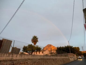 Arcoíris sobre el Montgó de Xàbia