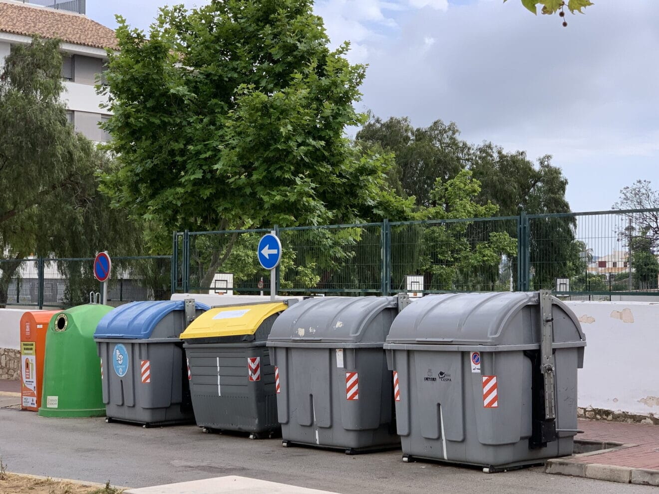 Bateria de contenedores en Xàbia