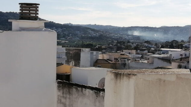 Imagen: Columna de humo en Xàbia