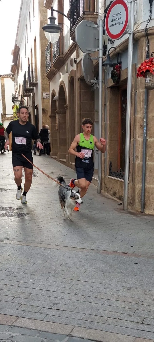 Imagen: Corredores durante la San Silvestre de Xàbia