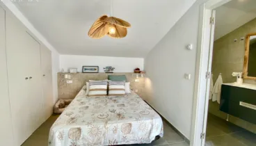 Dormitorio principal de este ático duplex