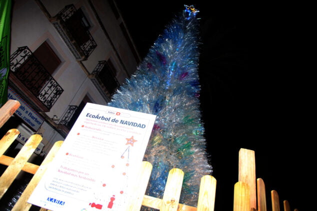 Imagen: Xàbia enciende el árbol sostenible de Navidad