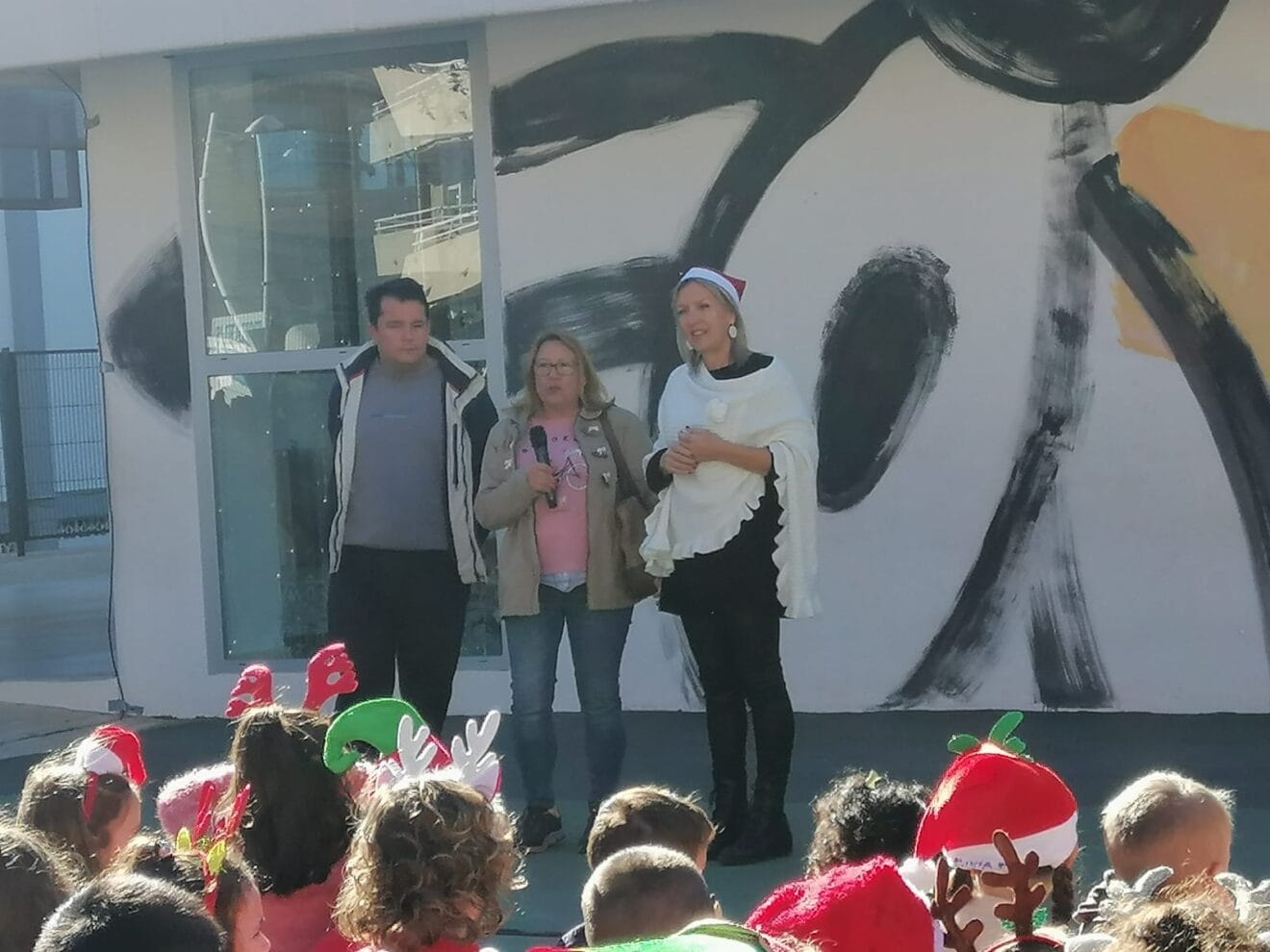 Entrega de la recaudación de la Mar  de Tapas del CEIP Port de Xàbia