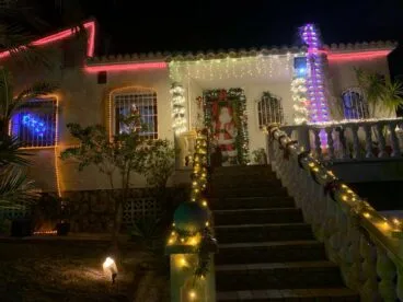 Iluminación navideña en la Casa de Mariela y Nestor