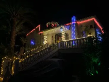Iluminación navideña en la Casa de Mariela y Nestor