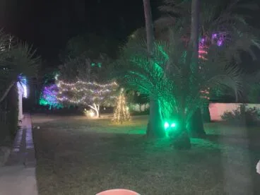 Iluminación navideña en la Casa de Mariela y Nestor
