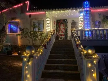 Iluminación navideña en la Casa de Mariela y Nestor