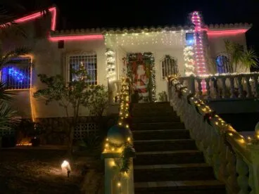 Iluminación navideña en la Casa de Mariela y Nestor