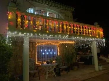 Iluminación navideña en la Casa de Mariela y Nestor