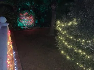 Iluminación navideña en la Casa de Mariela y Nestor
