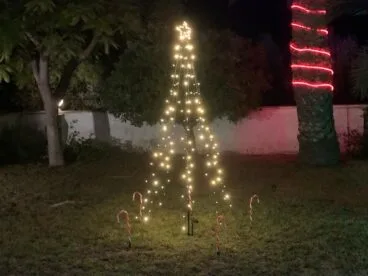 Iluminación navideña en la Casa de Mariela y Nestor