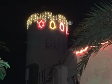 Iluminación navideña en la Casa de Mariela y Nestor