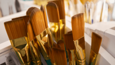 Paletas y brochas a un solo paso en esta tienda