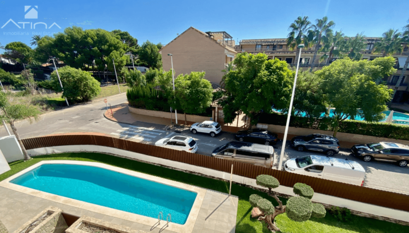 Piscina de envidia para refrescarse