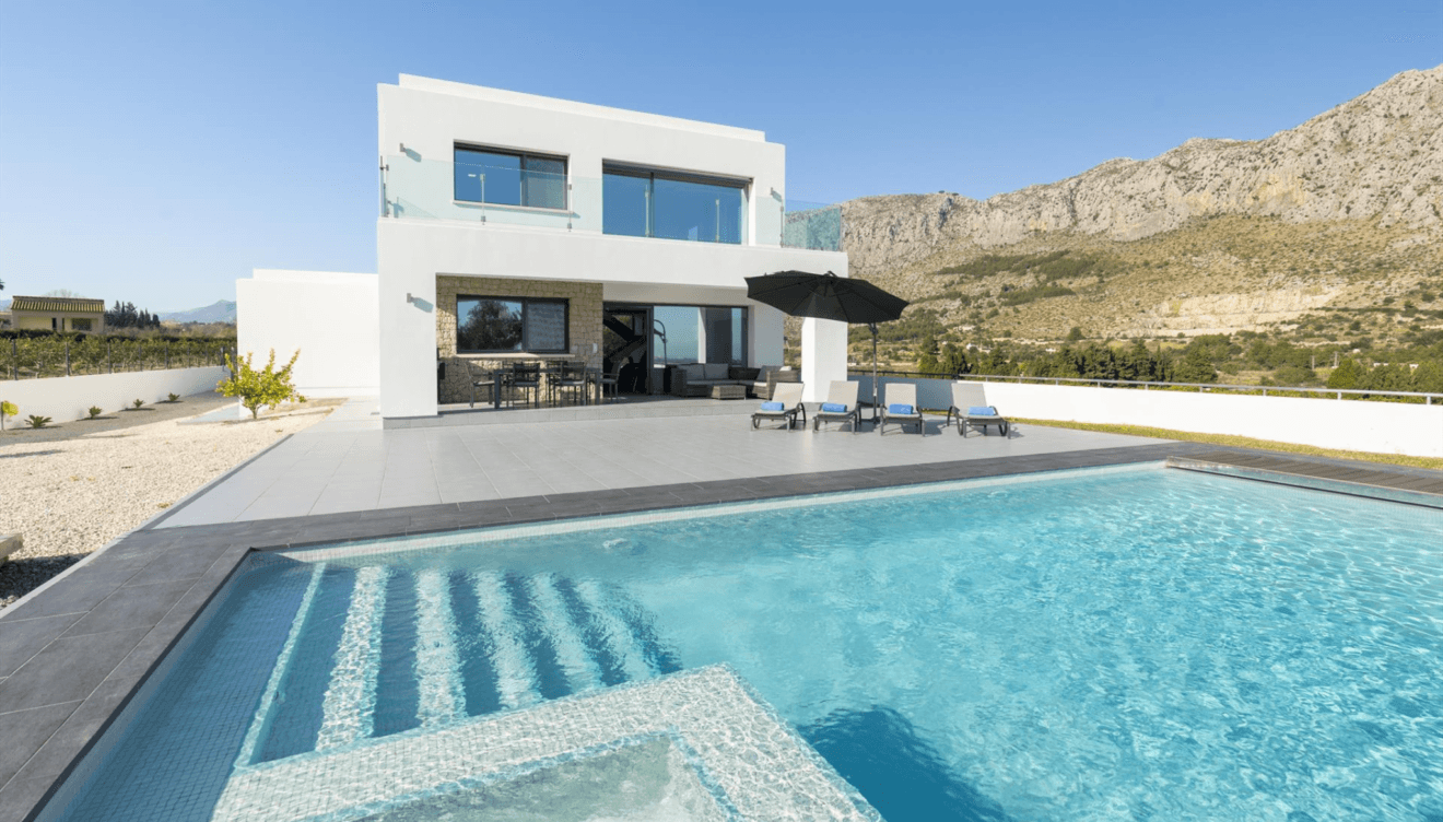 A los pies de Segaria, disfruta de una villa de ensueño