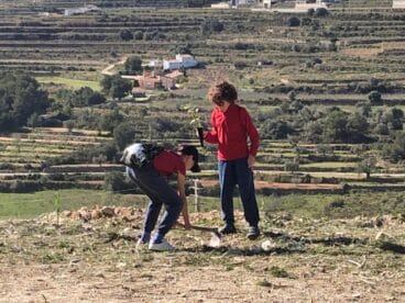 Alumnos en la regeneración de una zona de Xàbia
