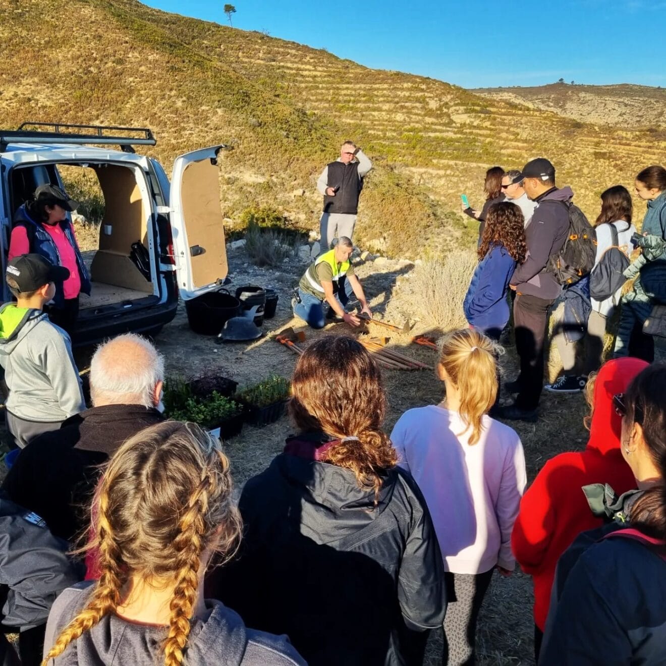 Instrucciones de plantación en la jornada del Dia de l'Arbre
