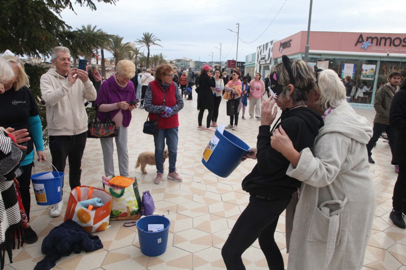Baño solidario de Año Nuevo Xàbia 2024 (1)