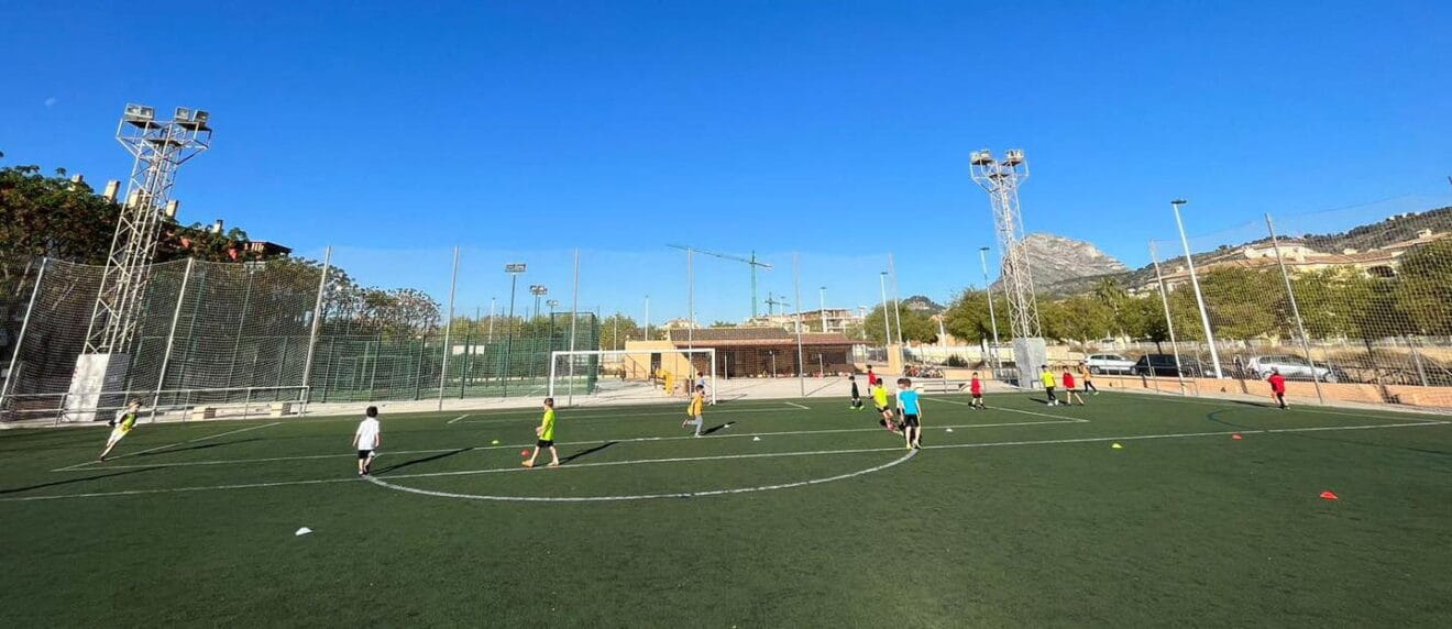 Campo de les Mesquides de Xàbia durante un partido (archivo)