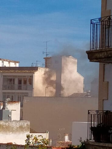 El humo en una casa del centro histórico de Xàbia