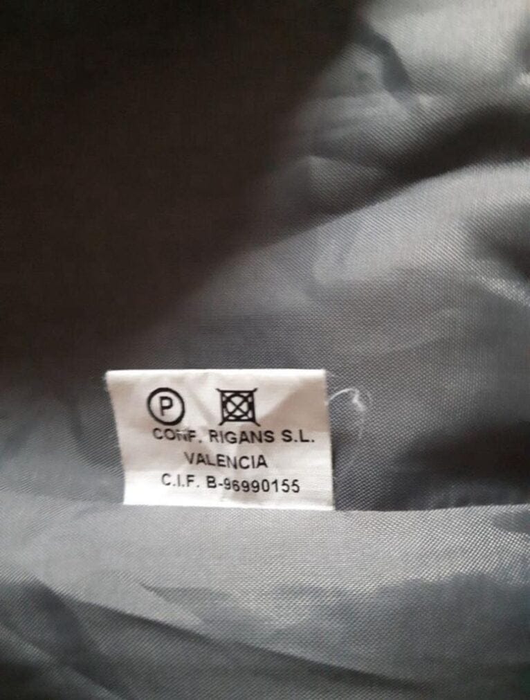 Etiqueta de una prenda fabricada en Rigans Valencia