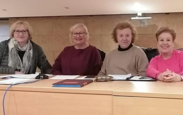 Imagen: Isabel Nadal con su junta directiva en la Asamblea Ordinaria de 2024