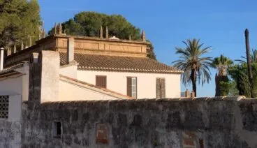 Ornamentación en la parte superior de la Casa Escrivá o Hemeroscopea de Xàbia