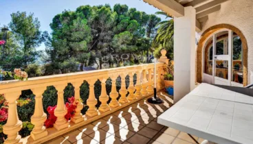 Terraza con vistas naturales al mar