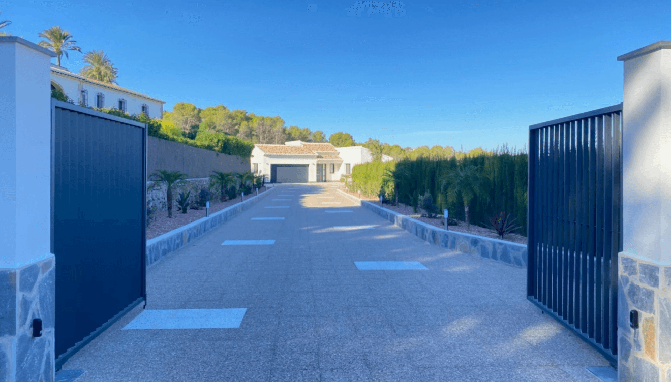 Una entrada amplia en tu vivienda de Jávea
