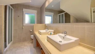 Baño doble moderno y renovado