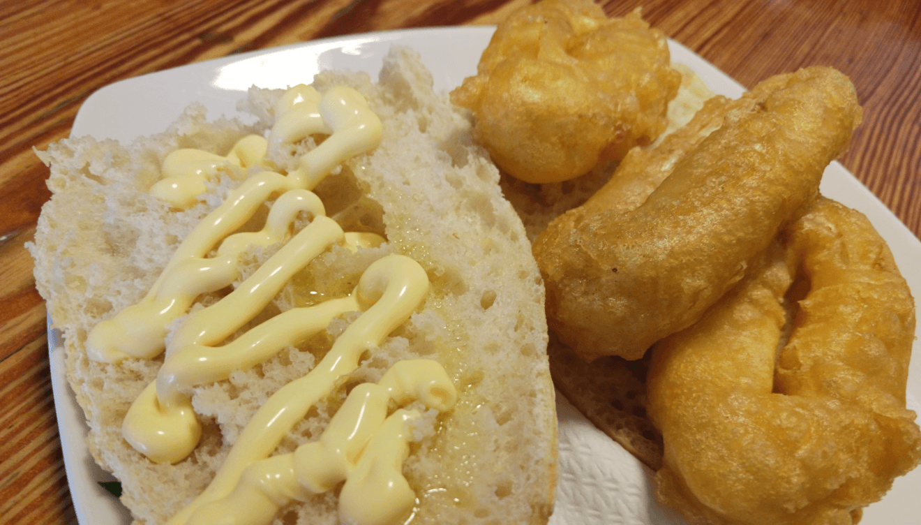 Bocadillos de calamares con mayonesa para almorzar