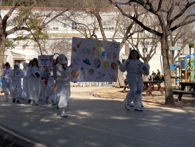 Imagen: Carnaval escolar Xàbia - CEIP Mediterrània con la temática Universo | Foto S.P.