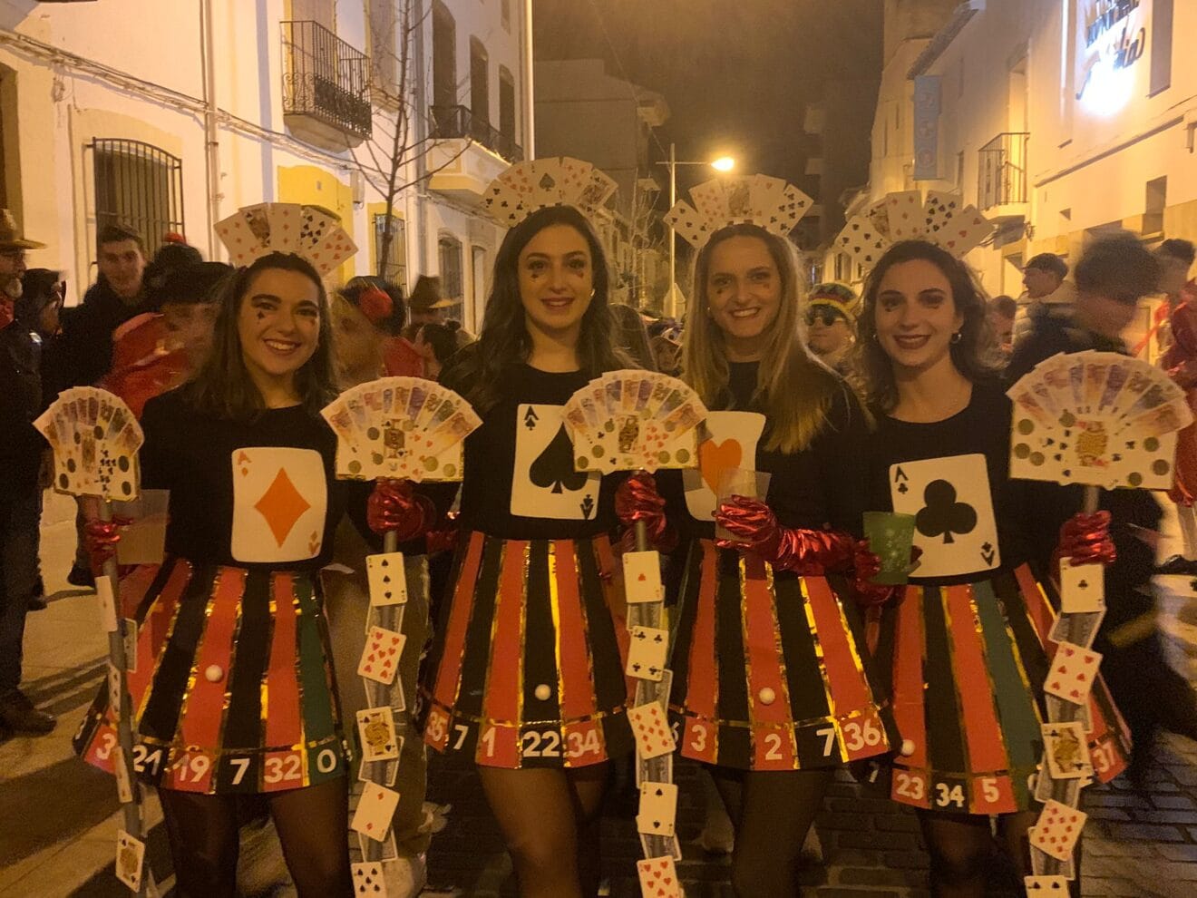 Participantes en el desfile de Carnaval de adultos 2024 Xàbia