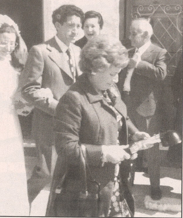 Image: Ángeles Bas with her camera at a wedding