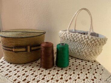 Artículos y bobinas de hilo que aún se conservan de la fábrica de Francisco Martínez