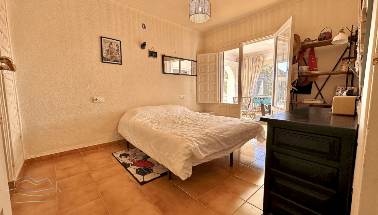 Dormitorio amplio y luminoso para poder diseñarte la habitación que deseas