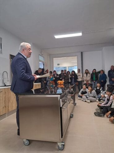 El secretario autonómico en la inauguración de la Cuineta del Port del CEIP Port de Xàbia