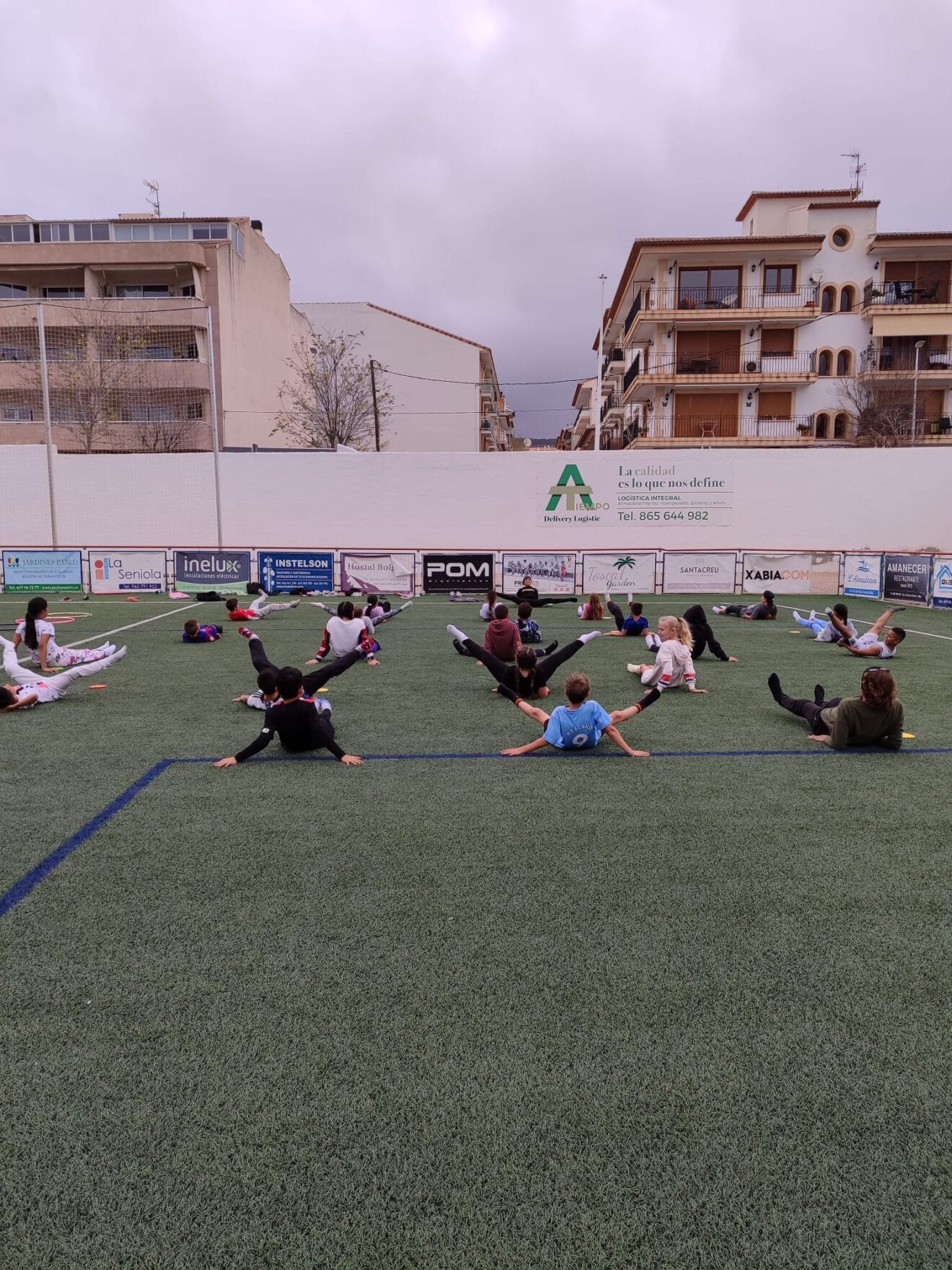 Escolares en la disciplina de Gimnasia rítmica