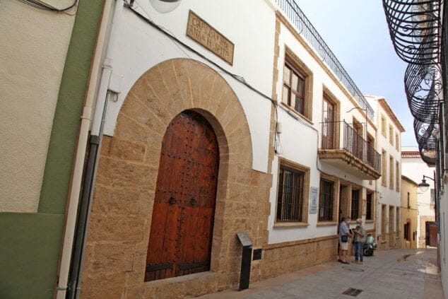 Imagen: Fachada de la Capilla de Santa Ana
