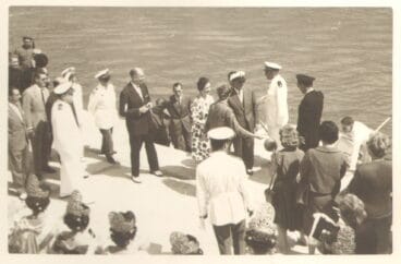 Ángeles Bas, de espaldas con la cámara, en la visita de Francisco Franco a Xàbia en 1961 | Foto AMX
