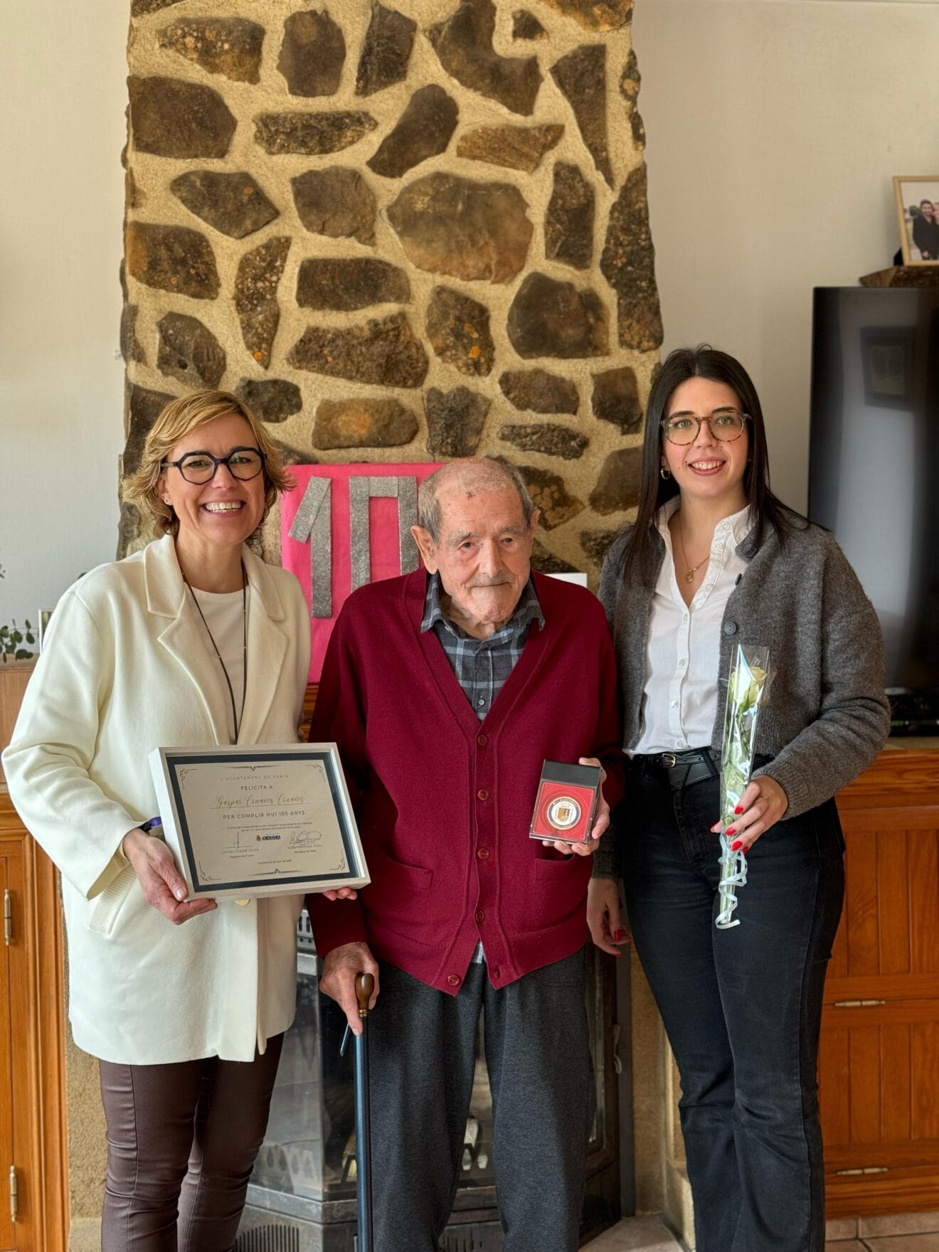 Gaspar Cruañes recibe la visita de las autoridades municipales por sus 105 años