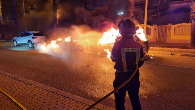 Image: Fire of two vehicles in Xàbia