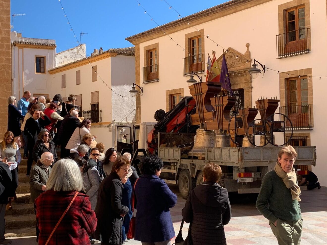 Las cuatro campanas de la Iglesia de San Bartolomé llegan restauradas a Xàbia (10)