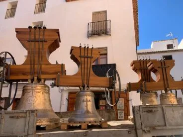 Detalle las campanas de la Iglesia de San Bartolomé llegan restauradas a Xàbia