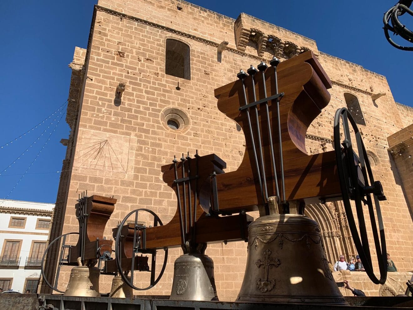 Las cuatro campanas de la Iglesia de San Bartolomé llegan restauradas a Xàbia