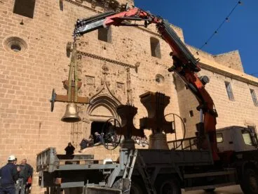 Las cuatro campanas de la Iglesia de San Bartolomé llegan restauradas a Xàbia (3)
