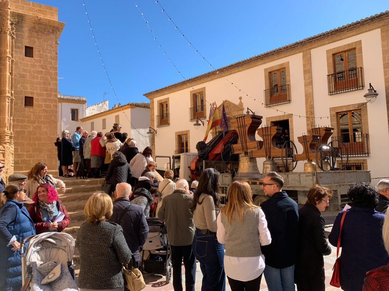Las cuatro campanas de la Iglesia de San Bartolomé llegan restauradas a Xàbia (6)